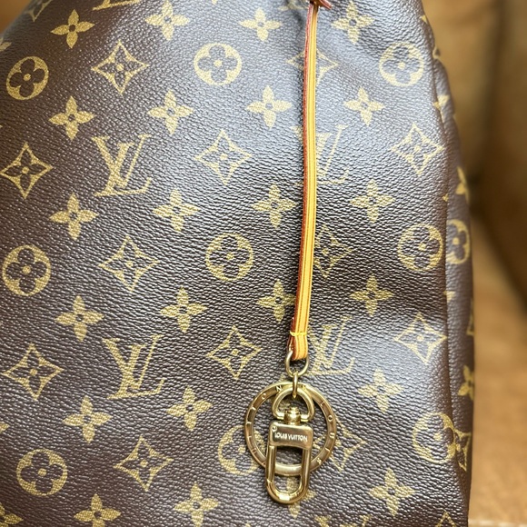Louis Vuitton Artsy MM in Monogram - Picture 2 of 16
